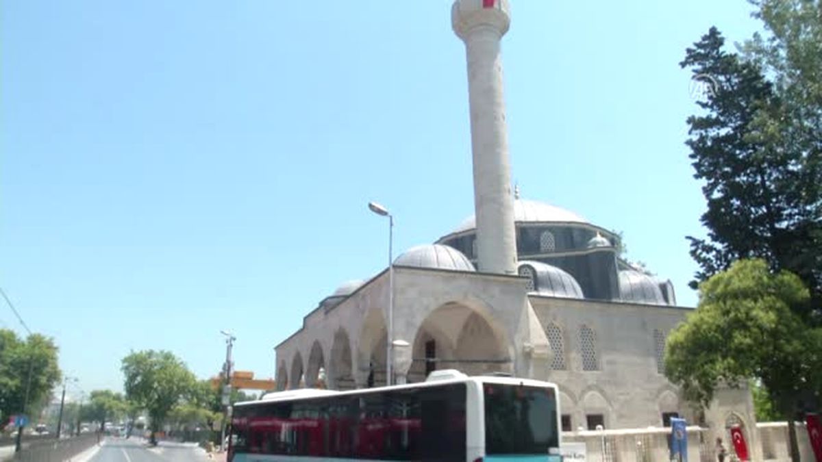 Beyoğlu'ndaki Molla Çelebi Camisi Ibadete Açıldı