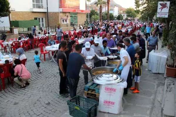 Gökçeada'da Türkler ve Rumlar Hoşgörü Sofrasında İftar Yaptı