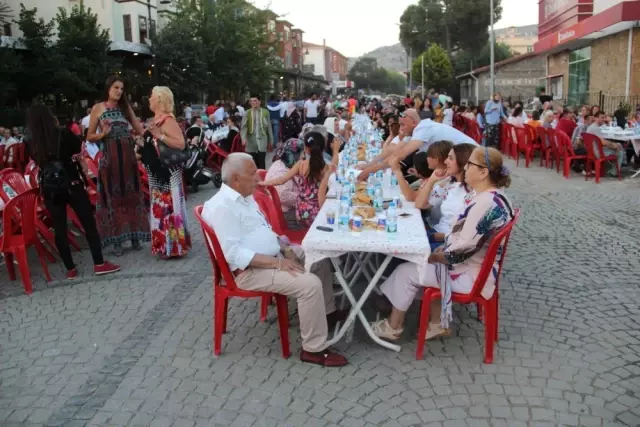 Müslüman ve Hristiyan Vatandaşlar İftarda Buluştu