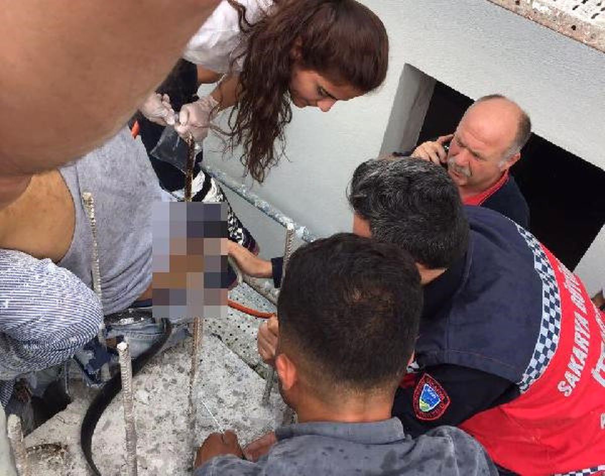 Boyacı Genç İskeleden Düştü, Kalçasından Giren Demir Sırtından Çıktı!