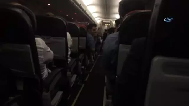 10 Bin Metre Yükseklikte Kadir Gecesi'ni Kutladılar 10 Bin Metre Yükseklikte Kadir Gecesi'ni Kutladılar
