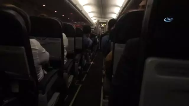 10 Bin Metre Yükseklikte Kadir Gecesi'ni Kutladılar 10 Bin Metre Yükseklikte Kadir Gecesi'ni Kutladılar
