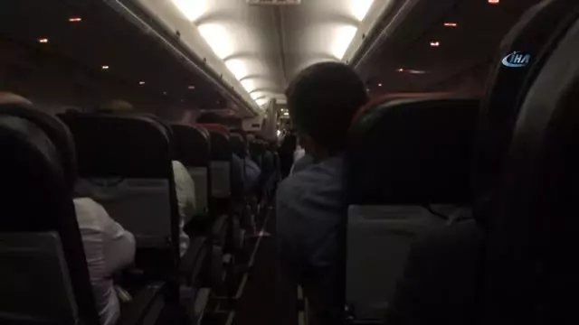 10 Bin Metre Yükseklikte Kadir Gecesi'ni Kutladılar 10 Bin Metre Yükseklikte Kadir Gecesi'ni Kutladılar
