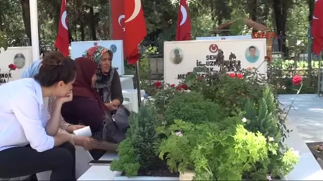 Adana Şehit Annesi Mezar Başında Ağıt Yaktı