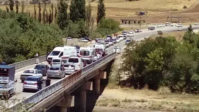Bayramlaşma Yolunda Kaza: 9 Yaralı Bayramlaşma Yolunda Kaza: 9 Yaralı