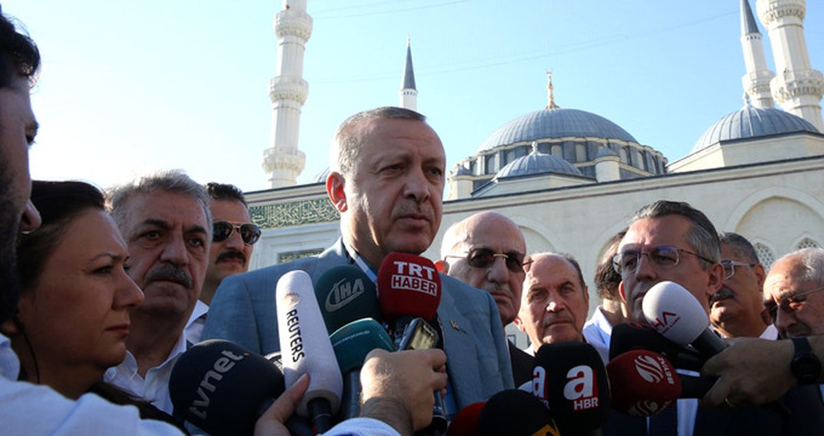 Cumhurbaşkanı Erdoğan Camide Rahatsızlık Geçirdi, Durumu İyi