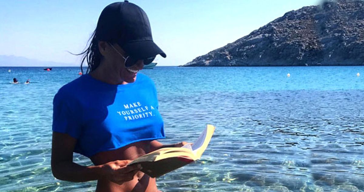 Eda Taşpınar, İnce İpli Bikinisi ile Mikanos'u Salladı