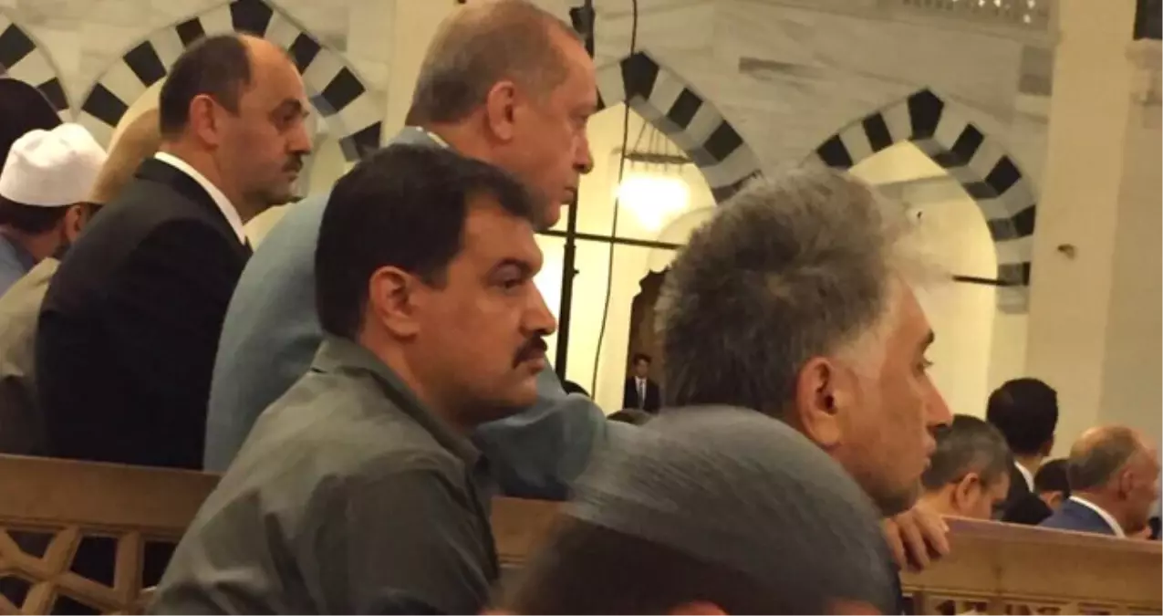 Erdoğan'ın Bayram Namazı Fotoğrafı Büyük Beğeni Topladı