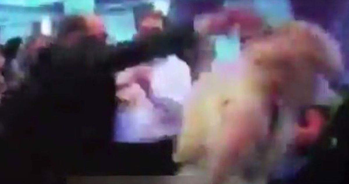 Gelinin Alnına Para Yapıştırmak İsteyen Damat Ayarı Kaçırdı!