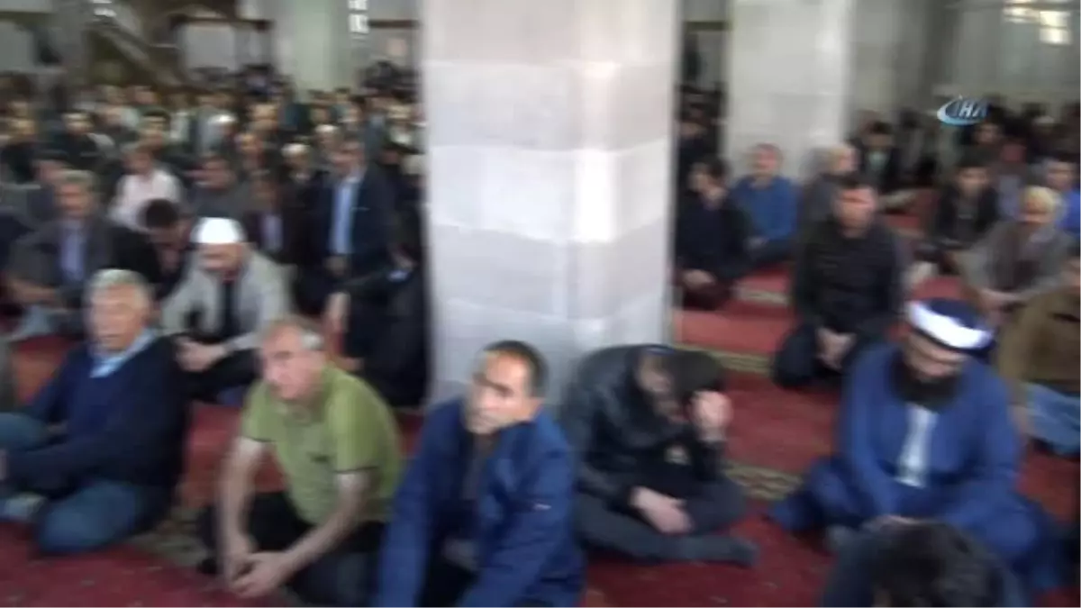 Kars'ta Bayram Namazı Coşkuyla Kılındı