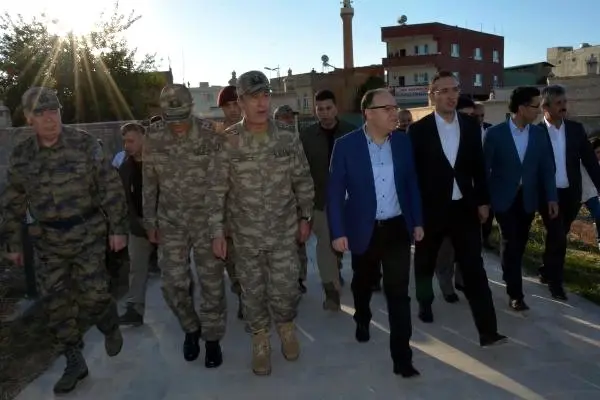 Orgeneral Akar, Bayram Namazını Tillo'da Kıldı Orgeneral Akar, Bayram Namazını Tillo'da Kıldı