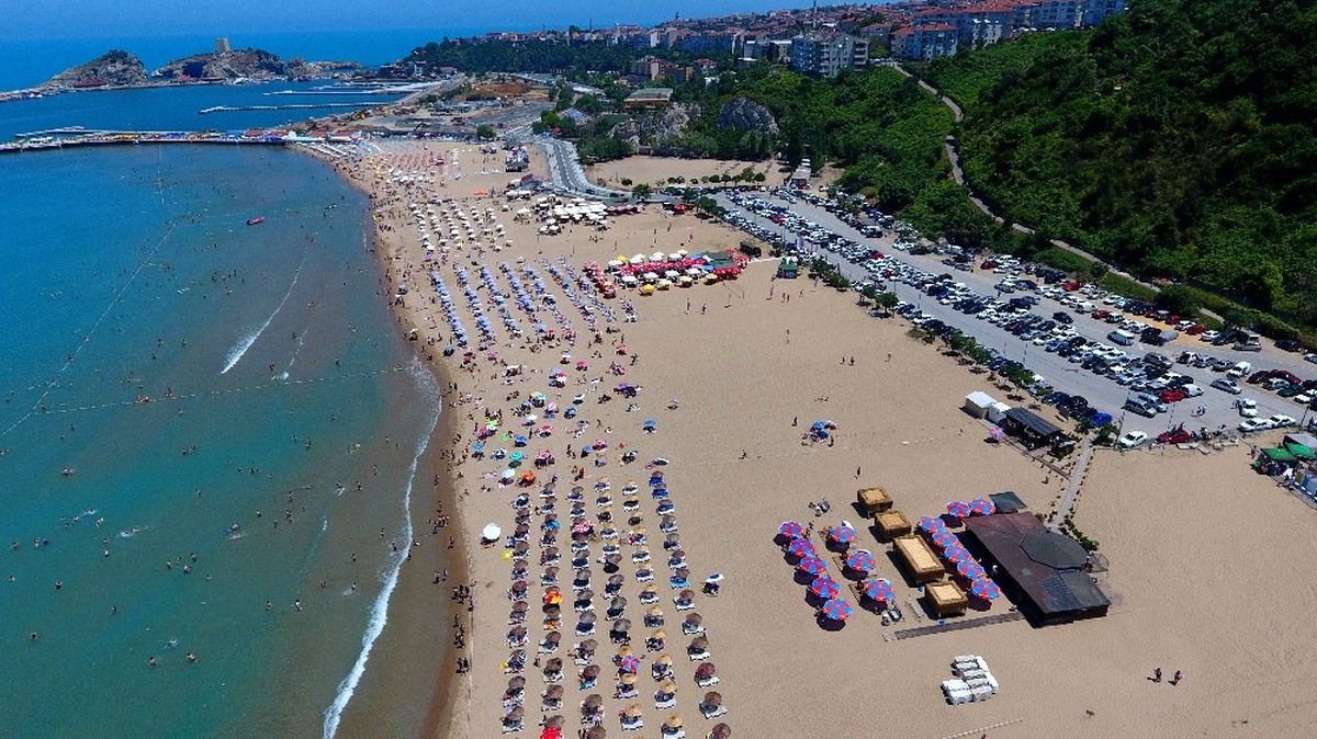 İstanbullular Şile'ye Akın Etti, Sahiller Doldu Taştı