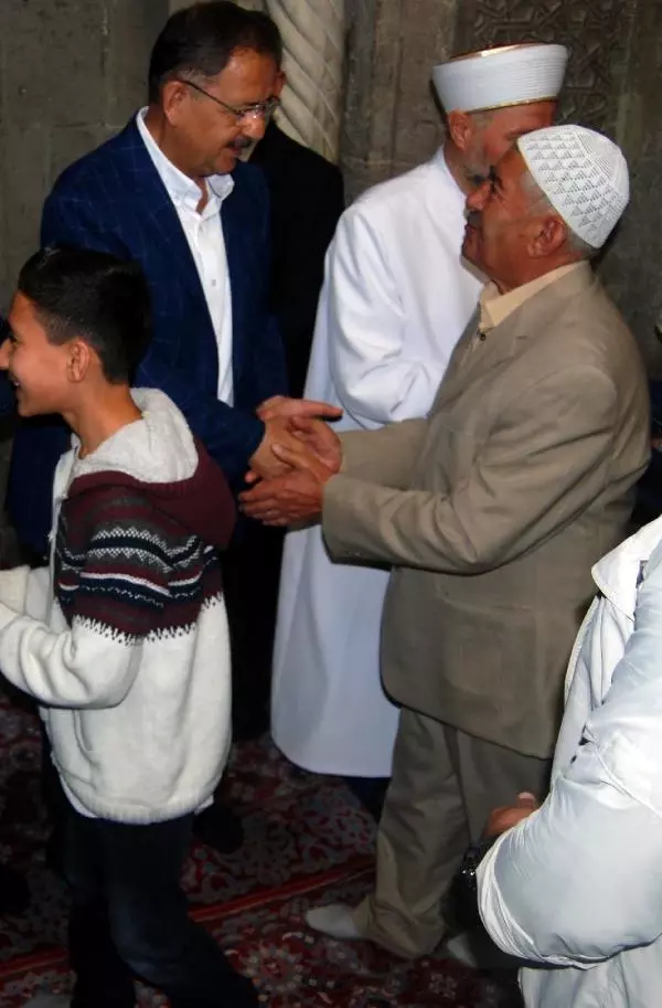 Özhaseki: İslam Alemi Kendi Haline Bırakılsa Barış Dünyası Olur Özhaseki: İslam Alemi Kendi Haline Bırakılsa Barış Dünyası Olur