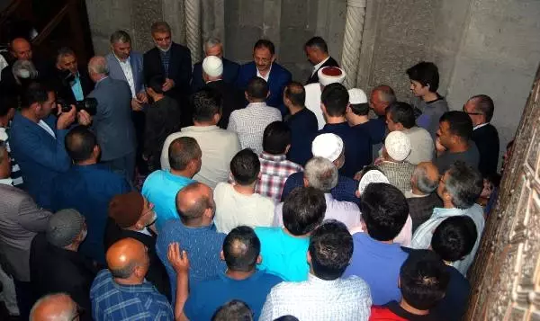 Özhaseki: İslam Alemi Kendi Haline Bırakılsa Barış Dünyası Olur Özhaseki: İslam Alemi Kendi Haline Bırakılsa Barış Dünyası Olur