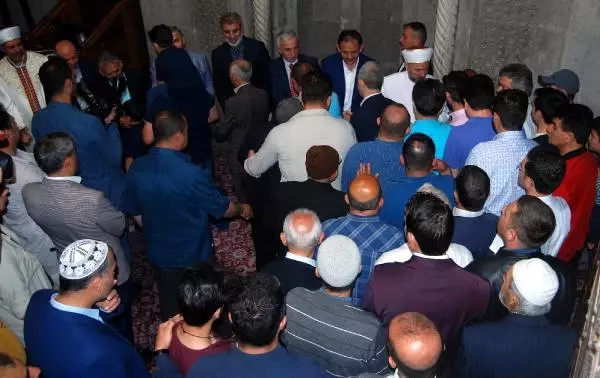 Özhaseki: İslam Alemi Kendi Haline Bırakılsa Barış Dünyası Olur Özhaseki: İslam Alemi Kendi Haline Bırakılsa Barış Dünyası Olur