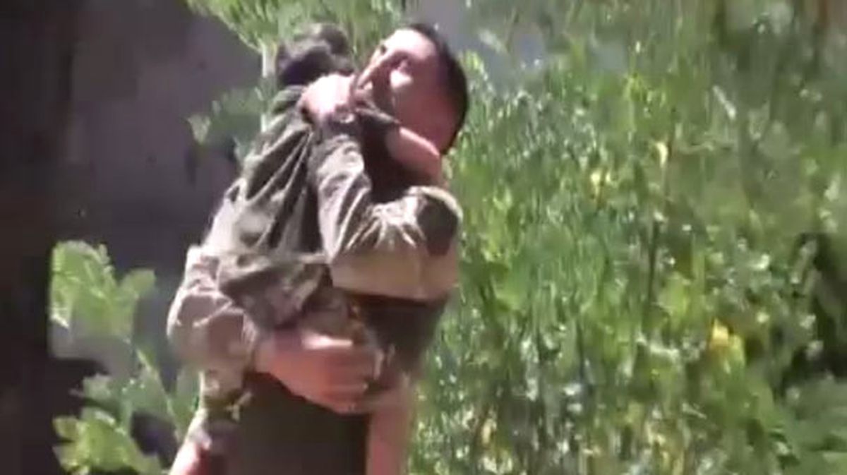 Bayram Sabahı Operasyondan Dönen Asker ile Oğlunun Buluşması İzleyenleri Ağlattı