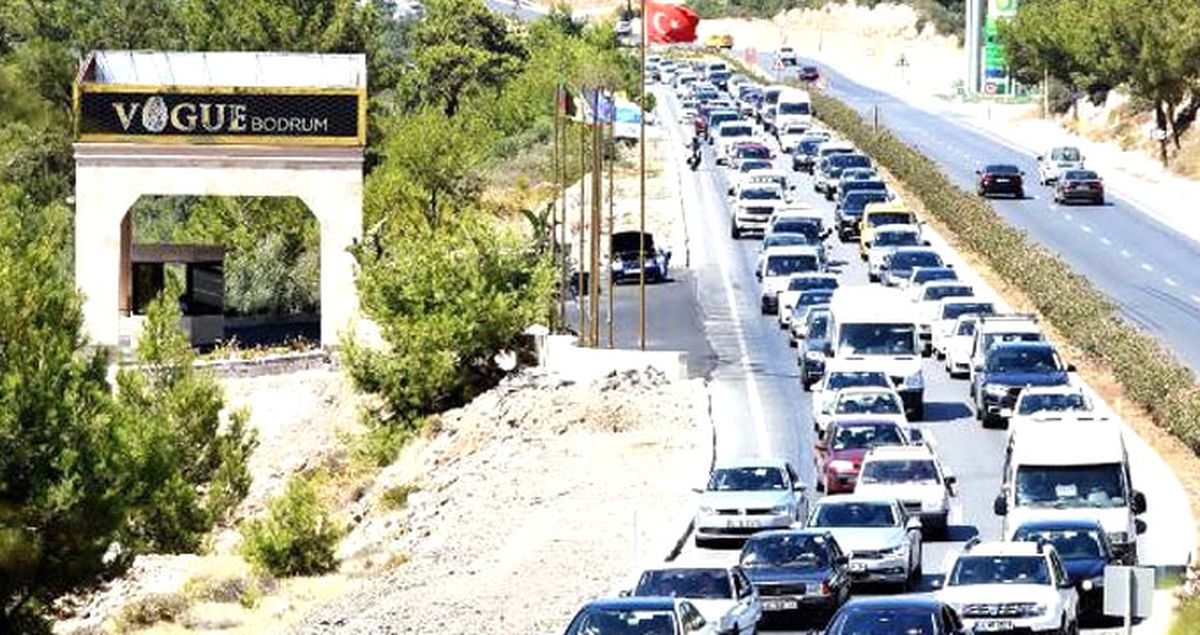 Bodrum Doldu Taştı! İlçeye 3 Günde 220 Bin Araç Giriş Yaptı