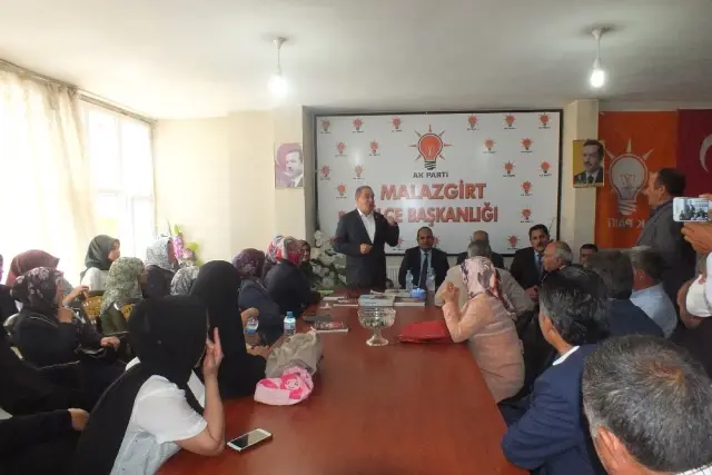 Milletvekili Şimşek, Malazgirt'te Halkın Bayramını Kutladı Milletvekili Şimşek, Malazgirt'te Halkın Bayramını Kutladı