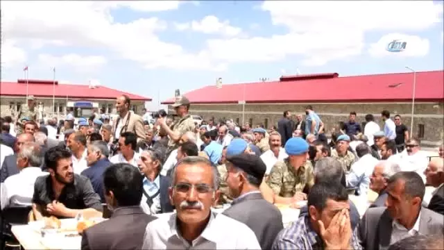 Başkale'de Emekli Olan Güvenlik Korucularına Veda Yemeği