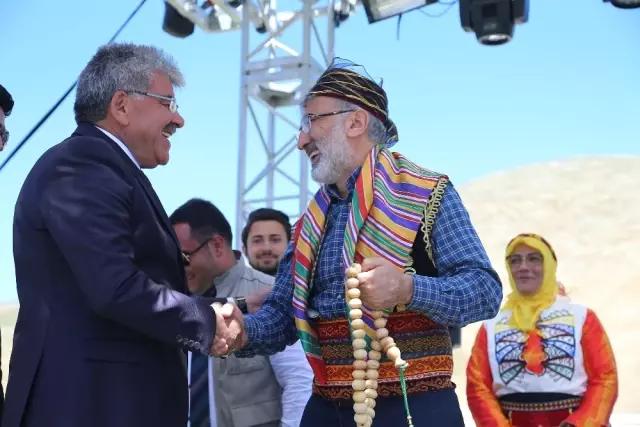 Başkan Çelik, Akkışla Yoğurt Festivali'nde İlçeye Yapılan Yatırımları Anlattı Başkan Çelik, Akkışla Yoğurt Festivali'nde İlçeye Yapılan Yatırımları Anlattı