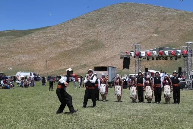 Başkan Çelik, Akkışla Yoğurt Festivali'nde İlçeye Yapılan Yatırımları Anlattı Başkan Çelik, Akkışla Yoğurt Festivali'nde İlçeye Yapılan Yatırımları Anlattı