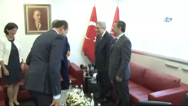 CHP Heyetinden MHP'ye Bayram Ziyareti CHP Heyetinden MHP'ye Bayram Ziyareti