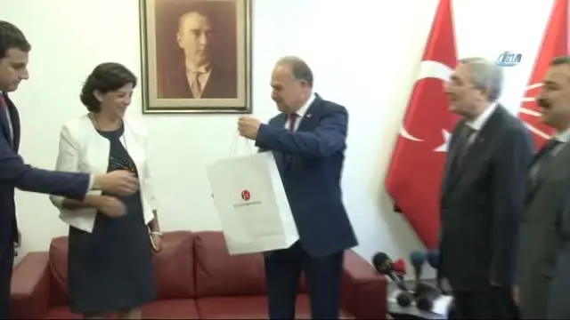 CHP Heyetinden MHP'ye Bayram Ziyareti CHP Heyetinden MHP'ye Bayram Ziyareti