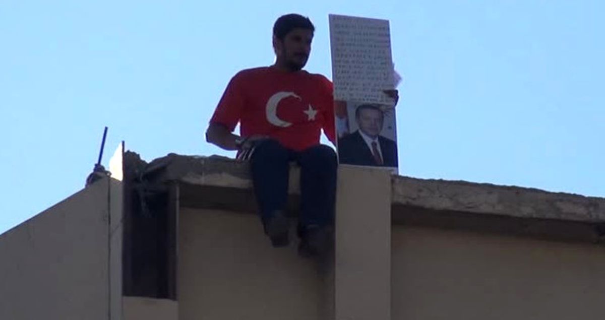 Eline Cumhurbaşkanı'nın Posterini Alıp 4'üncü Kez İntihar Girişiminde Bulundu