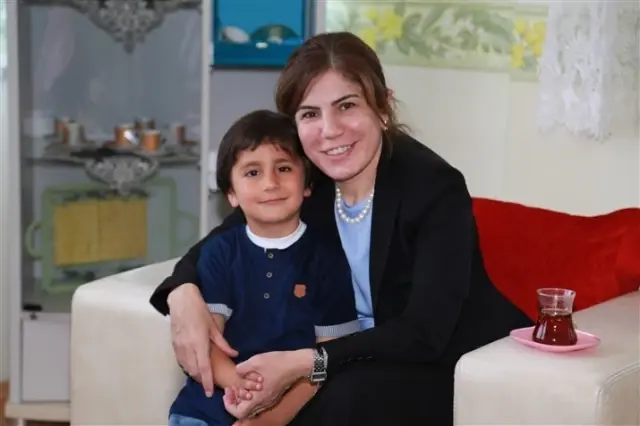 Vali Pekmez'den Şehit Ailelerine Bayram Ziyareti Vali Pekmez'den Şehit Ailelerine Bayram Ziyareti