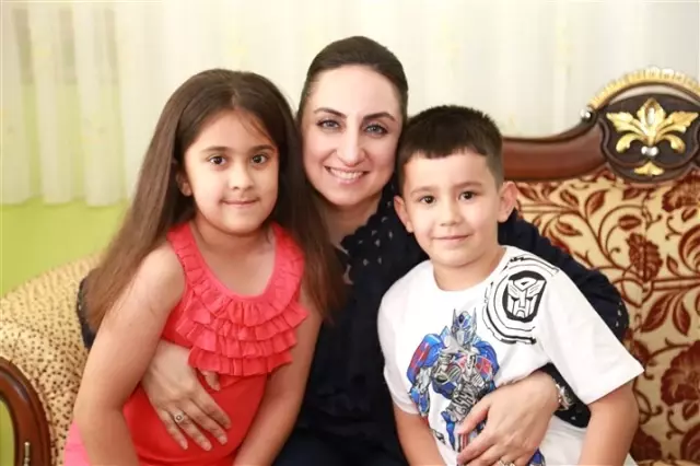 Vali Pekmez'den Şehit Ailelerine Bayram Ziyareti Vali Pekmez'den Şehit Ailelerine Bayram Ziyareti