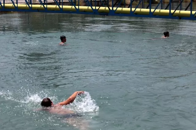 Adana'da Ölümüne Serinlik Adana'da Ölümüne Serinlik