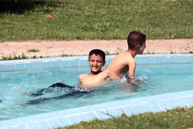 Adana'da Ölümüne Serinlik Adana'da Ölümüne Serinlik