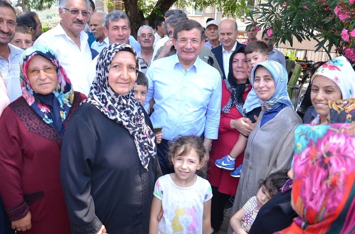 Davutoğlu'ndan Akraba Ziyareti