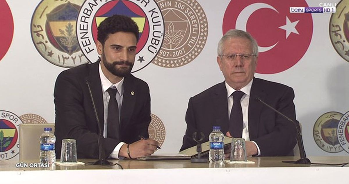 Mehmet Ekici, Fenerbahçe'yle 3 Yıllık Sözleşme İmzaladı