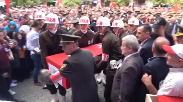 Trabzon Şehit Jandarma Onbaşı Sinan Hamza'nın Cenazesi Trabzon'da Trabzon Şehit Jandarma Onbaşı Sinan Hamza'nın Cenazesi Trabzon'da