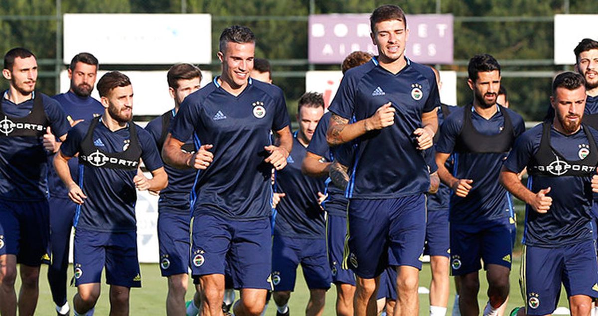 Aykut Kocaman, Robin van Persie'ye Sahip Çıktı: Burada Olman Bizim İçin Şans