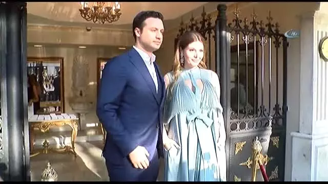 Burak Özçivit ve Fahriye Evcen Dünya Evine Girdi Burak Özçivit ve Fahriye Evcen Dünya Evine Girdi