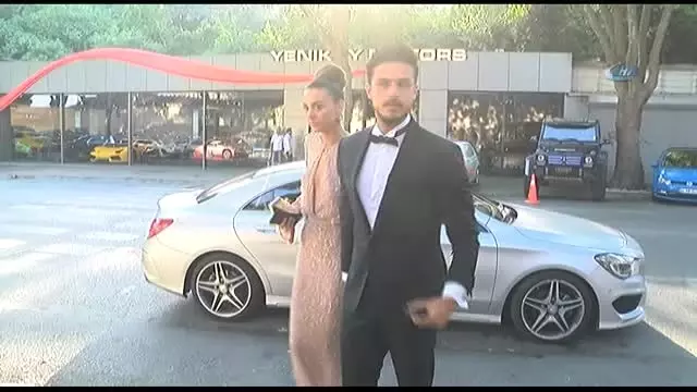Burak Özçivit ve Fahriye Evcen Dünya Evine Girdi Burak Özçivit ve Fahriye Evcen Dünya Evine Girdi