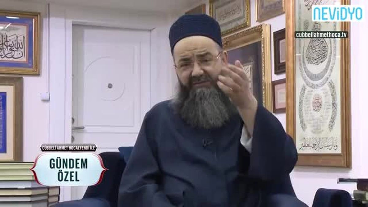 Cübbeli Ahmet Hoca'dan 'Şortlu Kız' Çıkışı