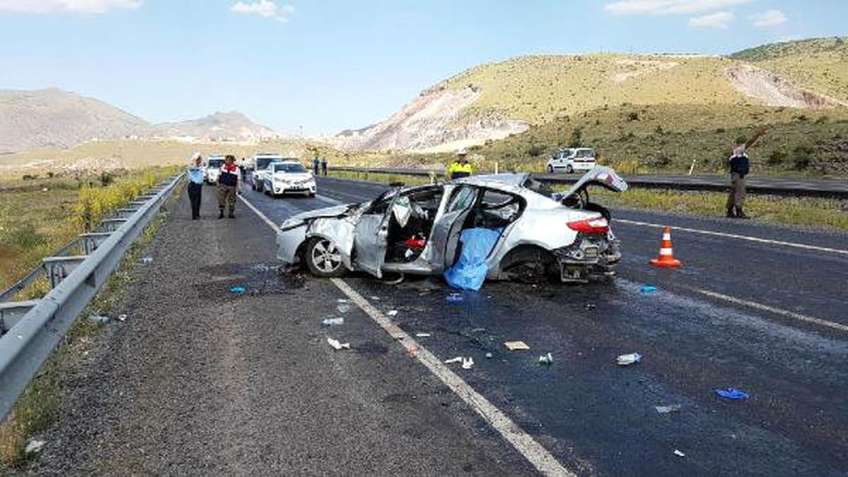 Kayseri'de Trafik Kazası: 2 Ölü, 3 Yaralı