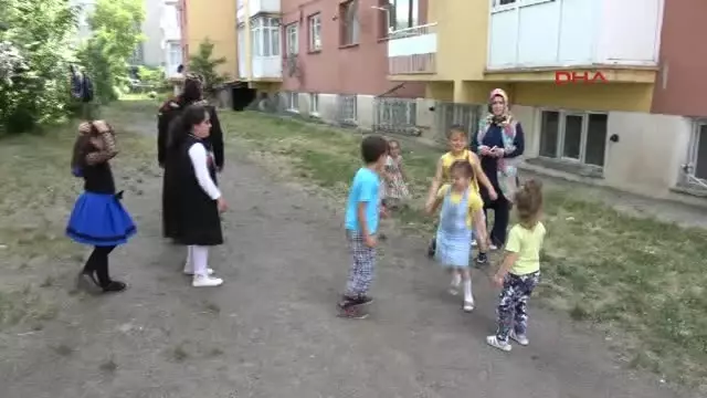 Erzurum Vurulan Çocuklar Korkudan Bahçeye Çıkamıyor Erzurum Vurulan Çocuklar Korkudan Bahçeye Çıkamıyor