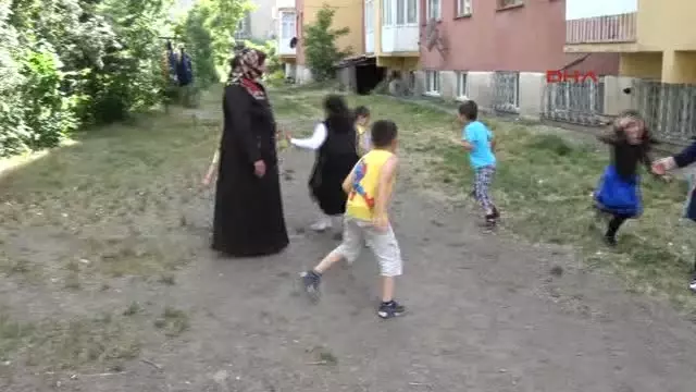Erzurum Vurulan Çocuklar Korkudan Bahçeye Çıkamıyor Erzurum Vurulan Çocuklar Korkudan Bahçeye Çıkamıyor