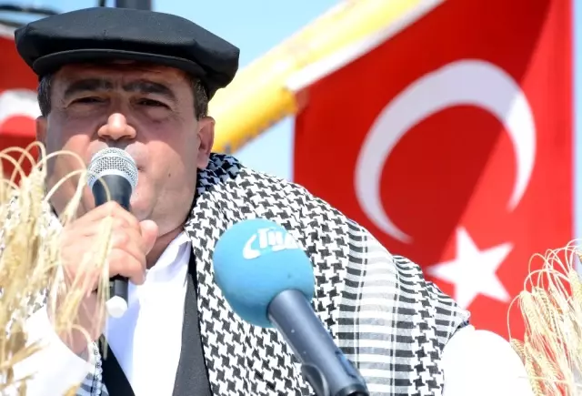 Hasat Bayramı ile Çiftçiler Tarlaya İndi Hasat Bayramı ile Çiftçiler Tarlaya İndi