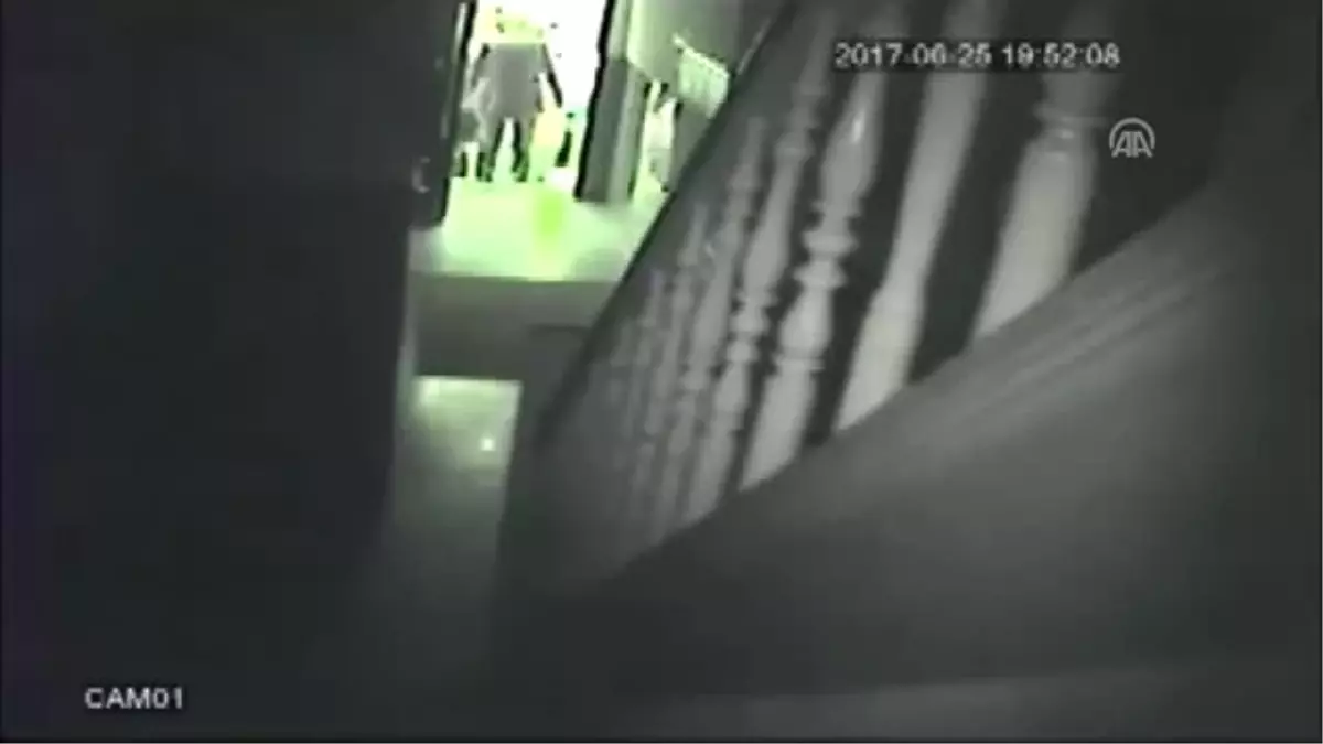 Almanya'nın Duisburg Kentinde Polis Şiddeti Anı Güvenlik Kamerasına Yansıdı