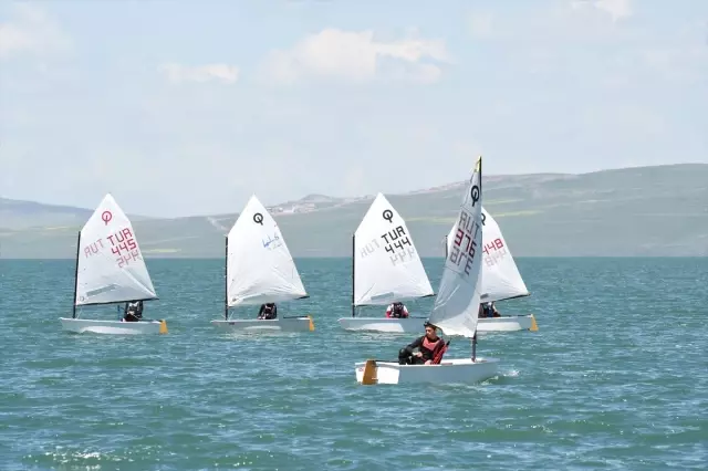 Çıldır Gölü'nde 'Su Sporları Şenlikleri' Çıldır Gölü'nde 'Su Sporları Şenlikleri'