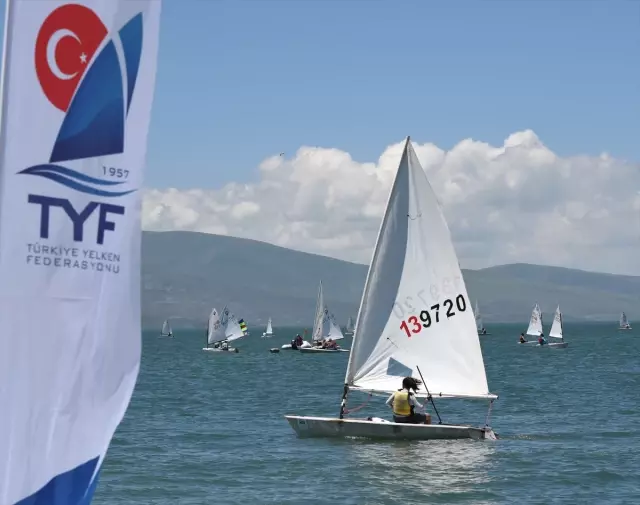 Çıldır Gölü'nde 'Su Sporları Şenlikleri' Çıldır Gölü'nde 'Su Sporları Şenlikleri'
