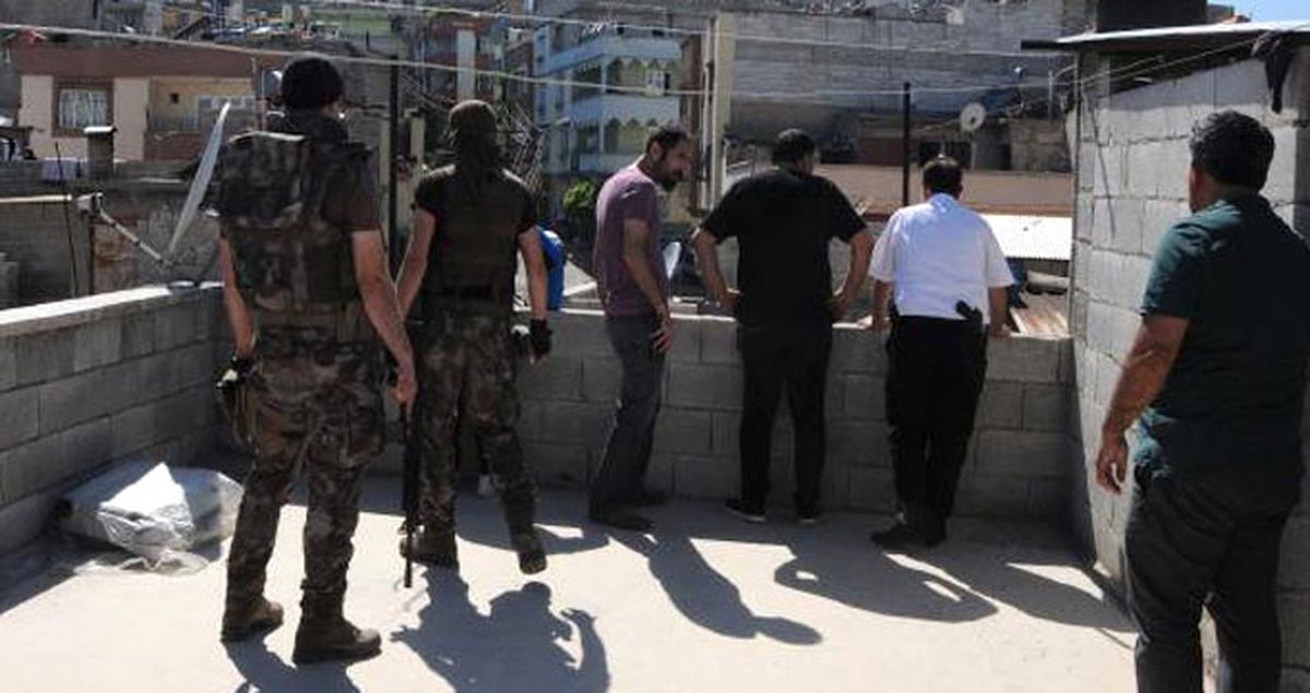 Bomba İhbarına Giden Özel Harekatçıların Karşısına Çok Miktar'da Esrar Çıktı