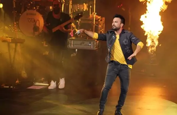 Tarkan'dan 'Açıkhava'da Muhteşem Konser Tarkan'dan 'Açıkhava'da Muhteşem Konser