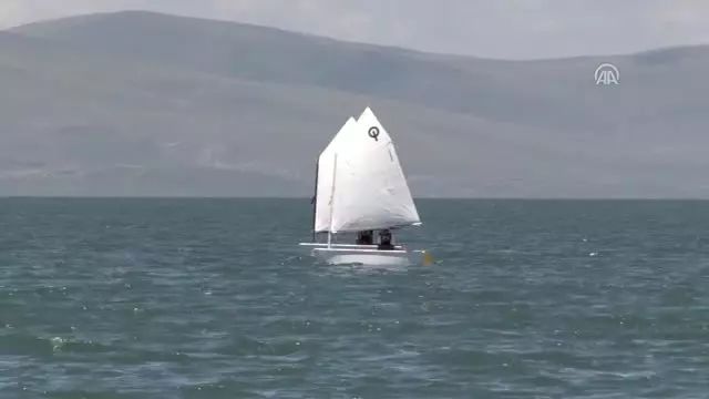 Çıldır Gölü'nde 'Su Sporları Şenlikleri' Çıldır Gölü'nde 'Su Sporları Şenlikleri'