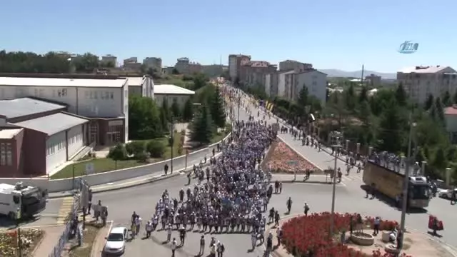 Madımak'ta Ölenler Gözyaşlarıyla Anıldı